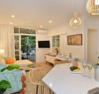 Retro Port Douglas - Surfers Gold Coast