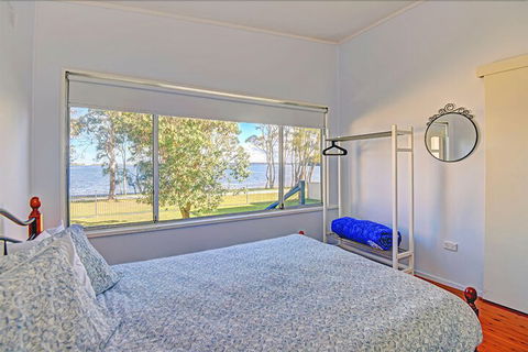 Lakes Edge Cottage - Surfers Gold Coast 1
