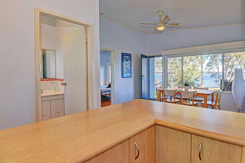 Lakes Edge Cottage - Surfers Gold Coast 7