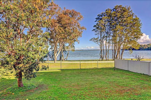 Lakes Edge Cottage - Surfers Gold Coast 3