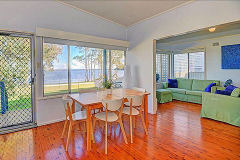 Lakes Edge Cottage - Surfers Gold Coast 5
