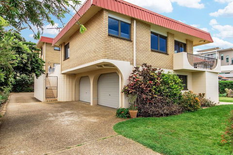 Beachfront Studio & Private Pool - Surfers Gold Coast 1