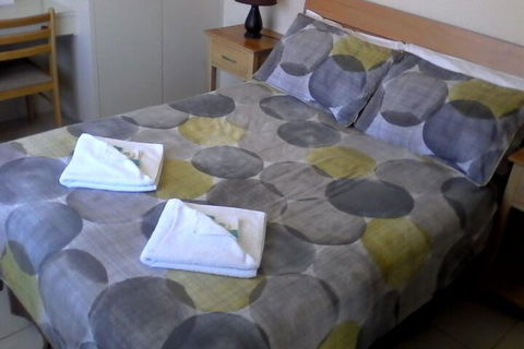 Beachfront Studio & Private Pool - Surfers Gold Coast 5