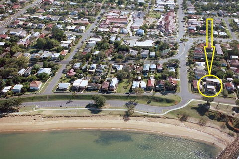 Beachfront Studio & Private Pool - Surfers Gold Coast 2