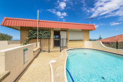 Beachfront Studio & Private Pool - Surfers Gold Coast 0