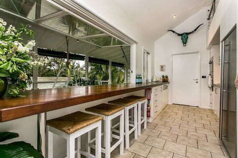 A PERFECT STAY - Cactus Rose Villa - Surfers Gold Coast 2