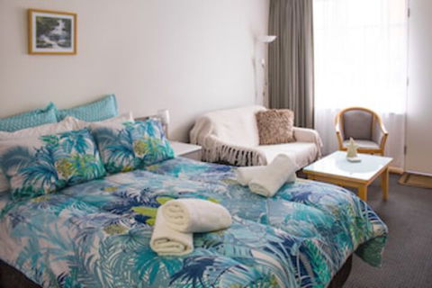 Bay Beauty Studios - Surfers Gold Coast 0