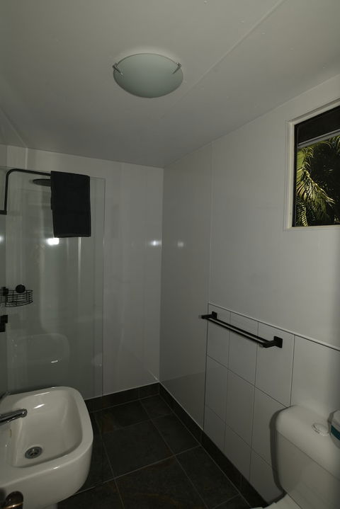 Scottys Mission Beach YHA - Surfers Gold Coast 0
