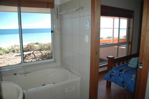 Ceduna Shelly Beach Caravan Park - Surfers Gold Coast 2