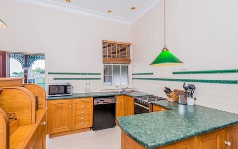 Rosslyn - Surfers Gold Coast 4