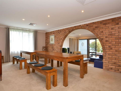 The House On The Lake At Fishing Point Lake Macquarie Honestly Put The Line In & Catch Fish - Surfers Gold Coast 5