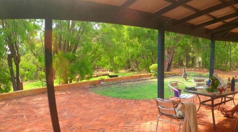 Yallingup Pet Friendly Bush Retreat - Surfers Gold Coast 3