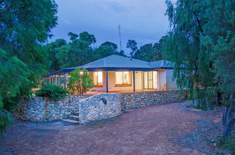 Yallingup Pet Friendly Bush Retreat - Surfers Gold Coast 4