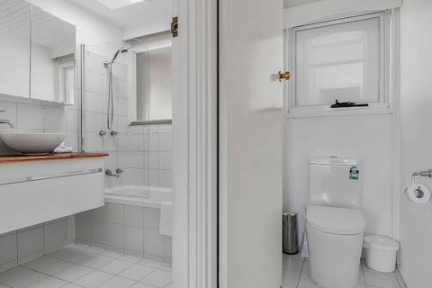 Long Beach House Apartments Sandy Bay - Surfers Gold Coast 0