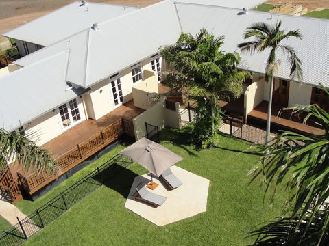 Kernow Charters Towers - Surfers Gold Coast 0