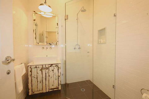 A PERFECT STAY - Cavvanbah Seaside Cottage - Surfers Gold Coast 4