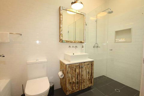 A PERFECT STAY - Cavvanbah Seaside Cottage - Surfers Gold Coast 2