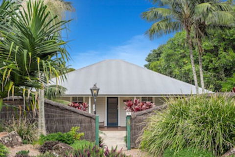 A PERFECT STAY - Cavvanbah Seaside Cottage - Surfers Gold Coast 0
