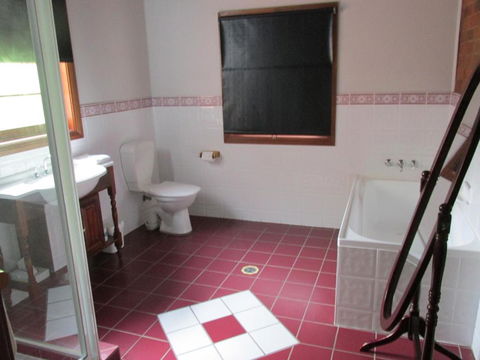 Henrys Cottage - Surfers Gold Coast 1