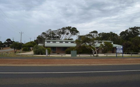 Hopetoun Motel & Chalet Village - Surfers Gold Coast 0