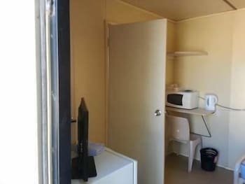 A1 Cabins Ceduna - Surfers Gold Coast 6