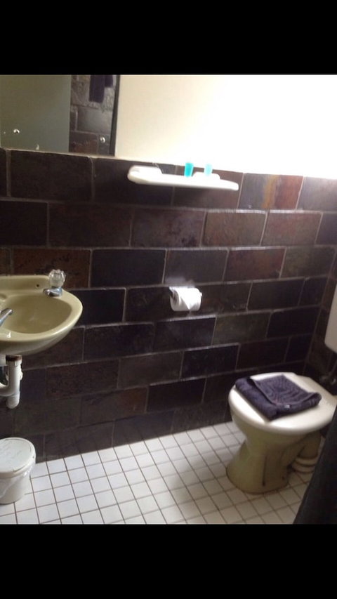 A1 Cabins Ceduna - Surfers Gold Coast 1