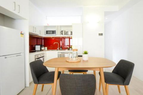Canvas Suites On Russell Place - Surfers Gold Coast 4