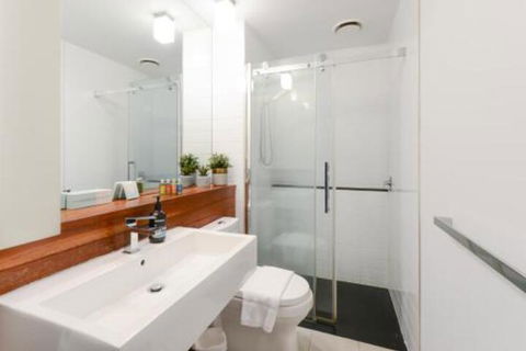 Canvas Suites On Russell Place - Surfers Gold Coast 3