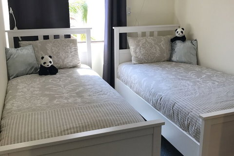 Inner City Apartments - Surfers Gold Coast 3