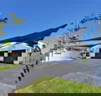 Mermaid Island Beach House - Surfers Gold Coast