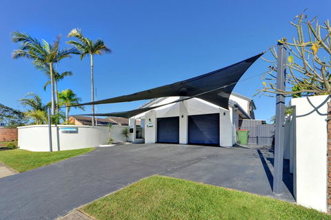 Mermaid Island Beach House - Surfers Gold Coast 0