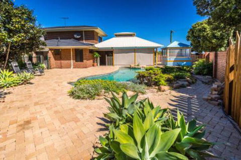 Yanchep Beach Retreat - Surfers Gold Coast 3