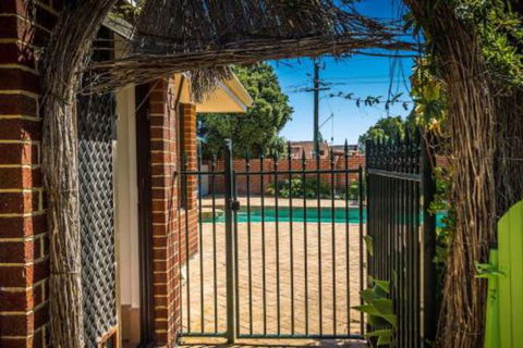 Yanchep Beach Retreat - Surfers Gold Coast 5
