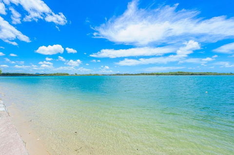 Crystal Waters Picnic Point - Surfers Gold Coast 3
