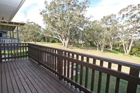 Hill Top Water & Bush Views - Surfers Gold Coast 1