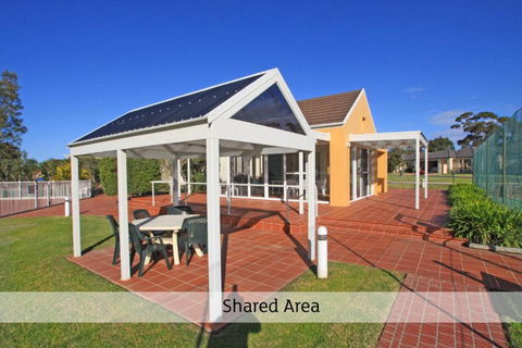 Waterfront Getaway In Sussex - Surfers Gold Coast 2