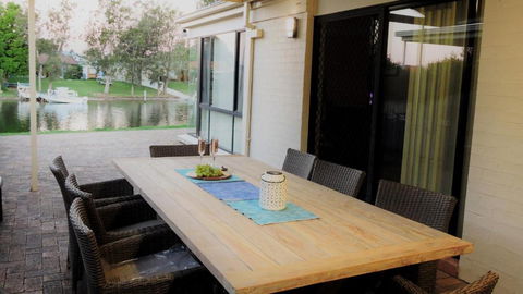 Waterfront Getaway In Sussex - Surfers Gold Coast 3