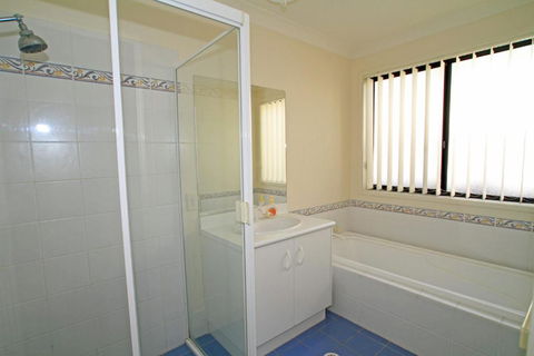 Waterfront Getaway In Sussex - Surfers Gold Coast 4