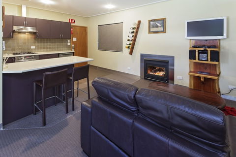 Kickenback Studio - Contemporary Accommodation In The Heart Of Crackenback - Surfers Gold Coast 2