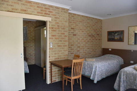 Valley Views Motel & Chalets - Surfers Gold Coast 2