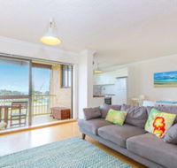Beachside Bliss 12 Kingsway - Surfers Gold Coast