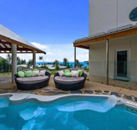 Beachy Coastal Retreat - Surfers Gold Coast