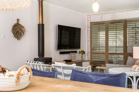 Susans Beach House - Surfers Gold Coast 6
