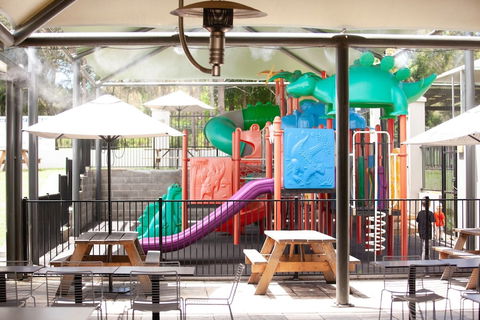 Bateau Bay Hotel - Surfers Gold Coast 3