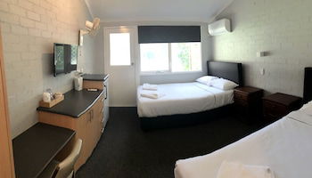 Bateau Bay Hotel - Surfers Gold Coast 4