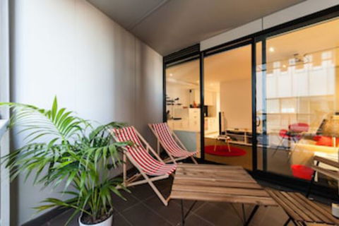 CLARK, 1BDR Melbourne Apartment - Surfers Gold Coast 0