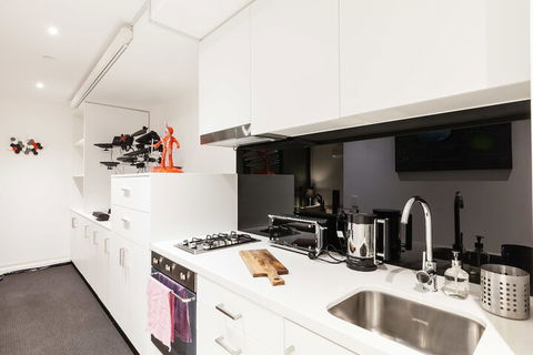 CLARK, 1BDR Melbourne Apartment - Surfers Gold Coast 3