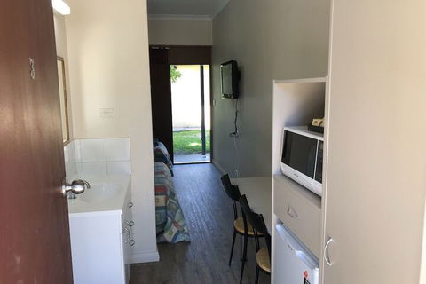 Brolga Hotel Motel - Surfers Gold Coast 6
