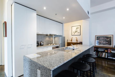 CYNTHIA, 2BDR Melbourne Apartment - Surfers Gold Coast 2
