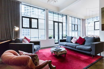 CYNTHIA, 2BDR Melbourne Apartment - Surfers Gold Coast 0